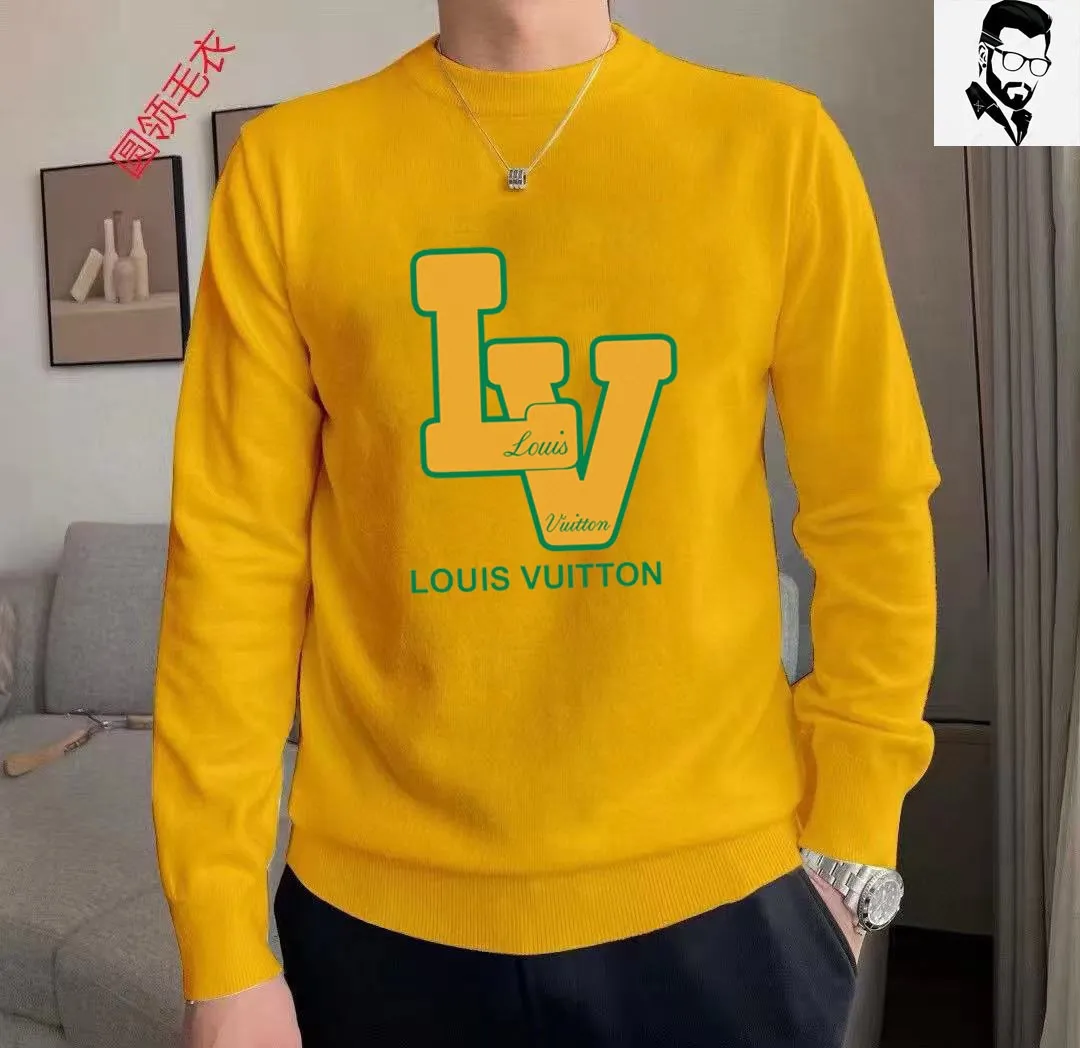 🅿️240 【LV Louis Vuitton】Autumn and winter classic round neck pullover sweater, in full condition! ! ! Wool blended fabric, the latest model in 2025, golden ratio! ! Slim-fitting soft gold, versatile and practical item, the combination and practicality are extremely powerful, simple and elegant, and classy! To create your own style, it is highly recommended to buy it in two colors. The standard slim fit tailoring process is suitable for both young and old men. It is knitted from wool and will not cause any discomfort! While keeping warm, it is stylish, textured and wearable, and the classic logo with contrasting colors on the chest feels in place! ! Recommended for regular customers! ! Size M-3XL (maximum wear: 190 pounds)